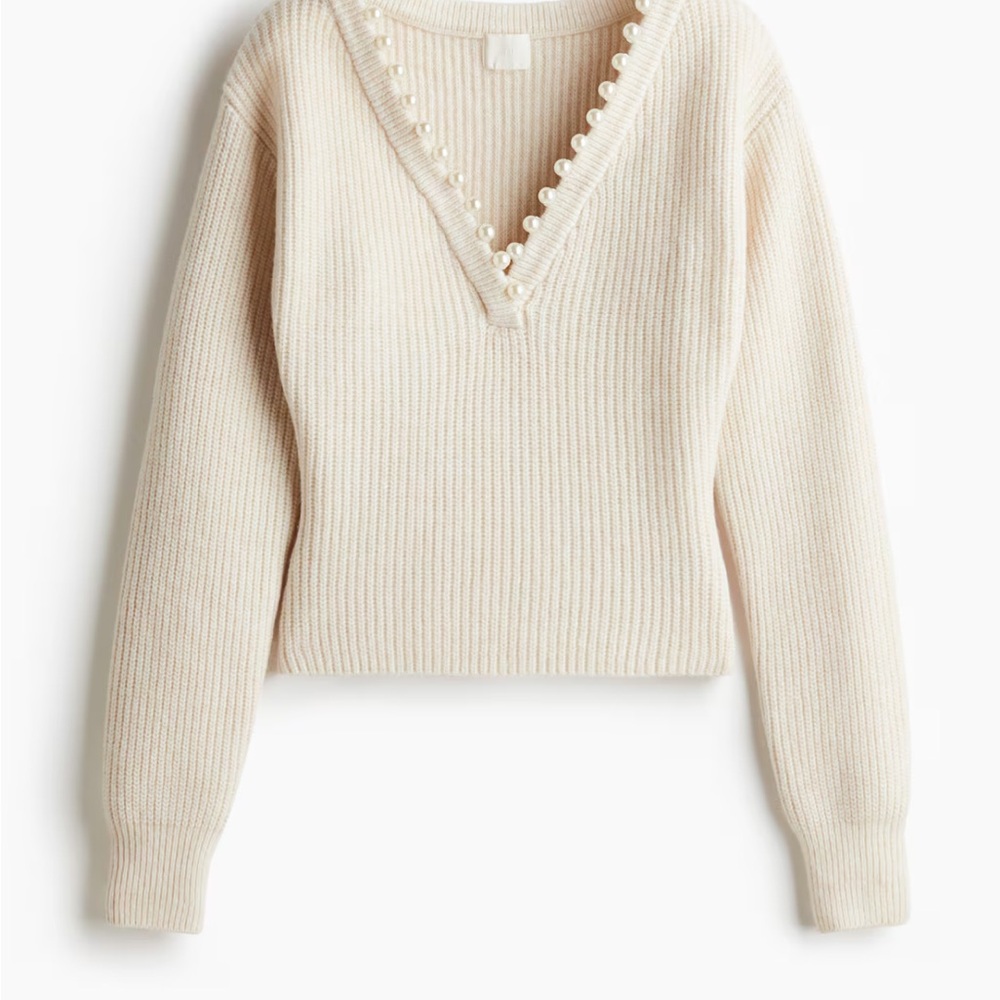 Elegant H&M Cream V-Neck Sweater